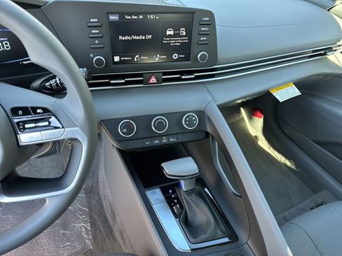 New 2026 Hyundai Elantra SE image 27