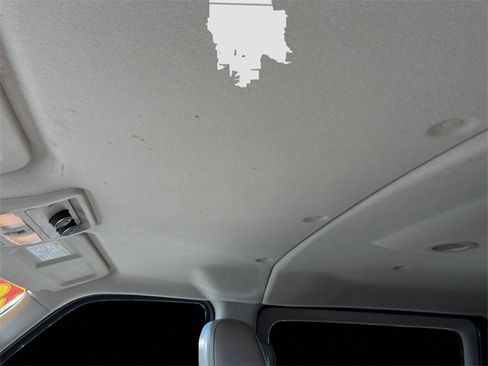 Used 2019 Nissan NV 3500 SL image 10