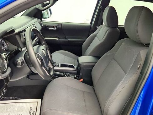 Used 2017 Toyota Tacoma TRD Sport w/ Tow Package AWD/4WD image 18