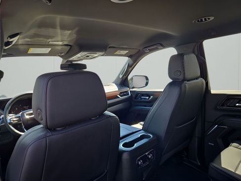 Used 2025 GMC Yukon Denali AWD/4WD image 14