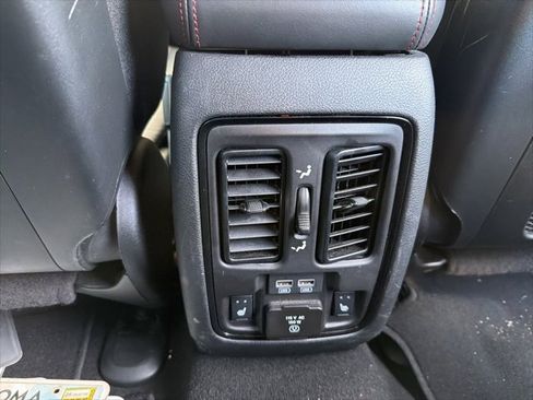 Used 2024 Dodge Durango GT image 29