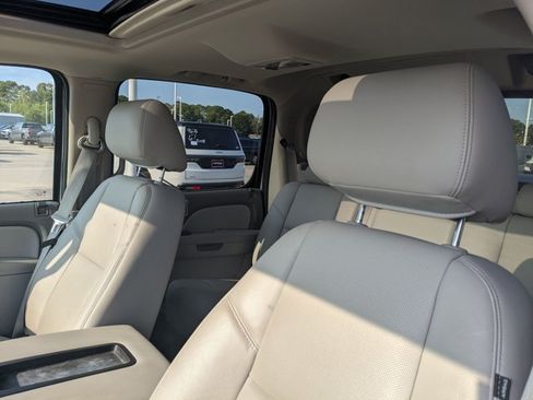 Used 2013 Chevrolet Avalanche LTZ RWD image 12