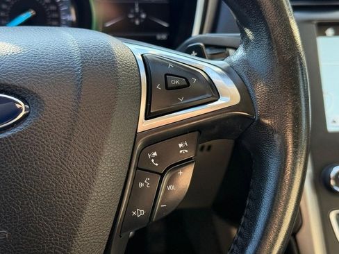 Used 2017 Ford Fusion SE w/ Fusion SE Technology Package image 21