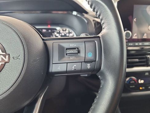 Used 2022 Nissan Pathfinder SV image 25