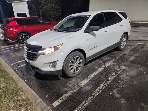 Used 2019 Chevrolet Equinox LS w/ LS Convenience Package image 3