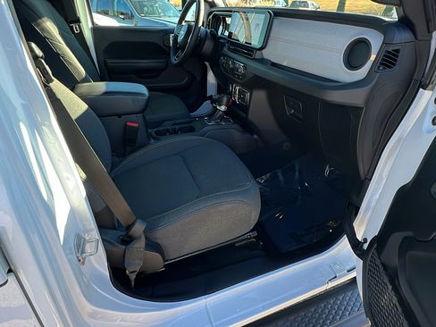 Used 2024 Jeep Gladiator Sport image 20