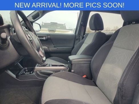 Used 2022 Toyota Tacoma TRD Sport w/ Technology Package image 5