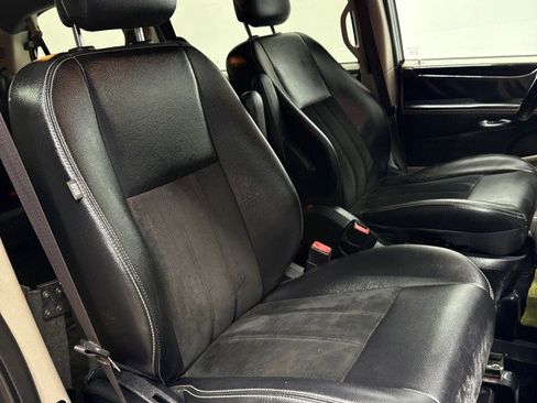 Used 2017 Dodge Grand Caravan SXT image 29