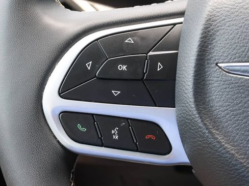 Used 2025 Chrysler Pacifica Select FWD image 26