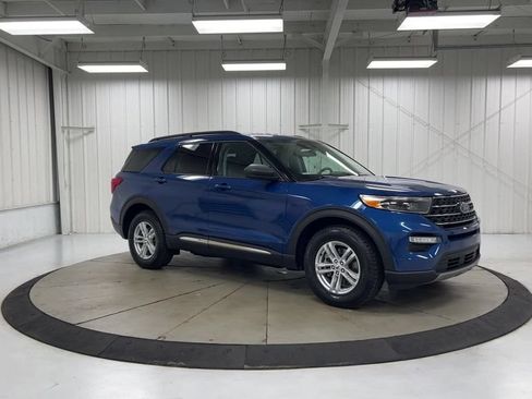 Used 2021 Ford Explorer XLT w/ Equipment Group 202A AWD/4WD image 2