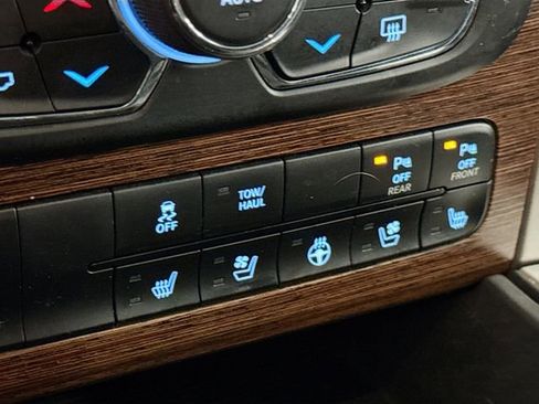 Used 2018 RAM 1500 Laramie w/ Convenience Group image 20