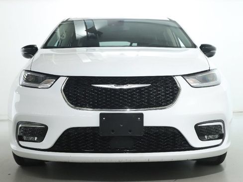 Used 2024 Chrysler Pacifica Limited FWD image 6