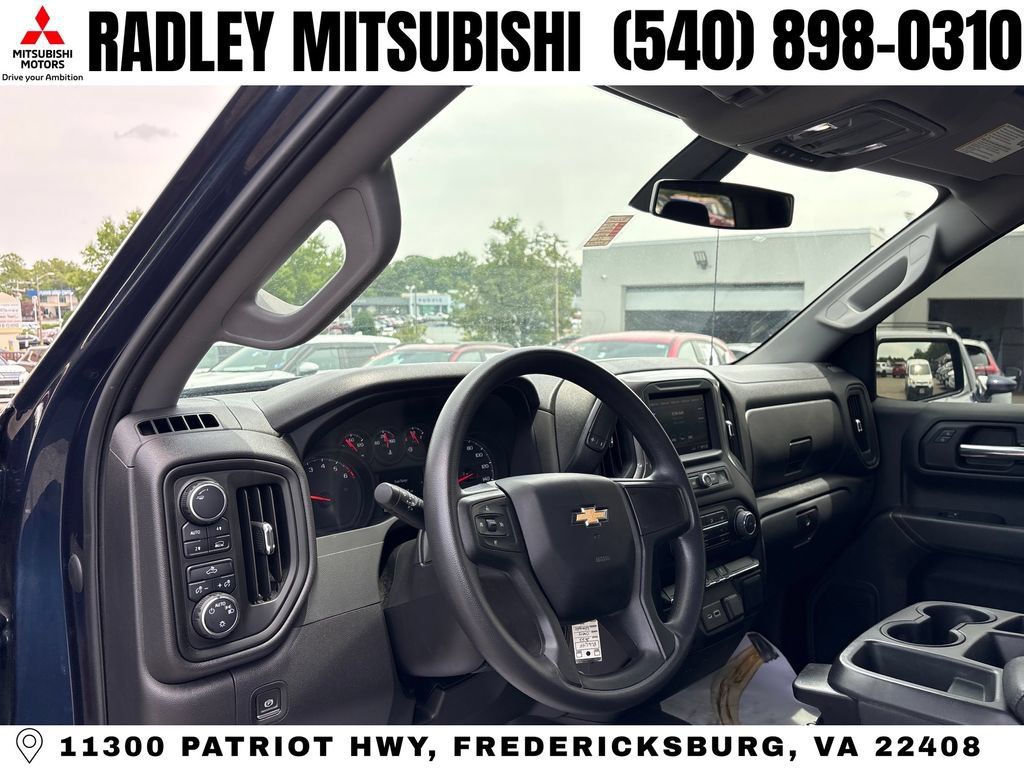 Used 2022 Chevrolet Silverado 1500 Custom w/ LPO, Dark Essentials Package AWD/4WD image 4