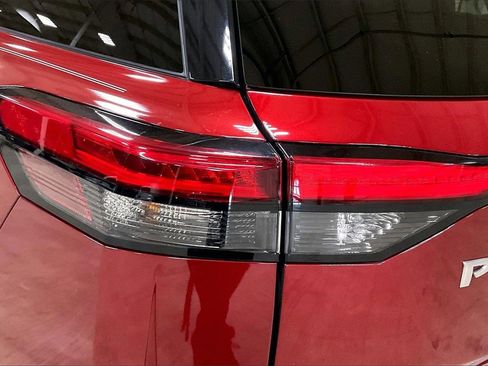 Used 2023 Nissan Pathfinder SL image 28