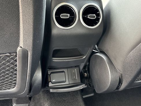 Certified 2022 Mercedes-Benz GLB 250 4MATIC image 11