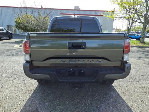 Used 2022 Toyota Tacoma TRD Sport w/ Technology Package AWD/4WD image 11