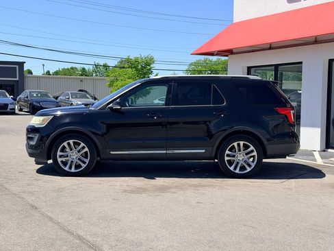 Used 2017 Ford Explorer XLT w/ Equipment Group 202A FWD image 3