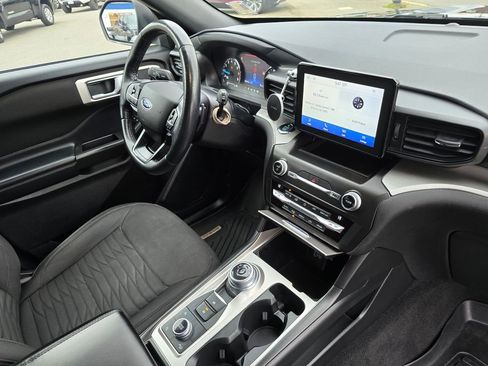 Used 2020 Ford Explorer XLT AWD/4WD image 10