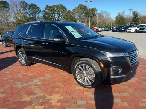 Used 2023 Chevrolet Traverse Premier FWD image 4