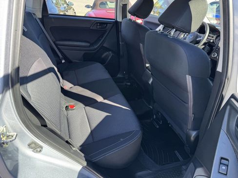 Used 2017 Subaru Forester 2.5i image 6