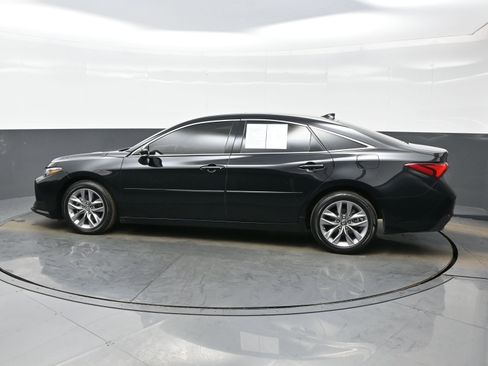 Used 2019 Toyota Avalon XLE image 3