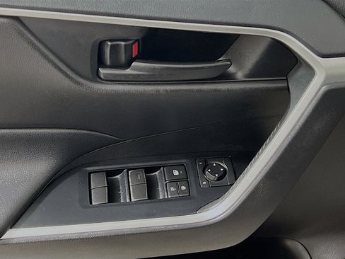 Used 2020 Toyota RAV4 LE FWD image 16