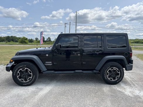 Used 2017 Jeep Wrangler Unlimited Sport w/ Quick Order Package 24S AWD/4WD image 5