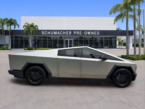 Used 2024 Tesla Cybertruck AWD Crew Cab image 8