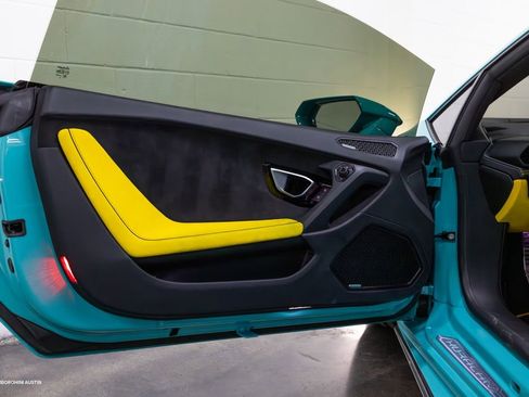 Used 2022 Lamborghini Huracan EVO RWD image 15