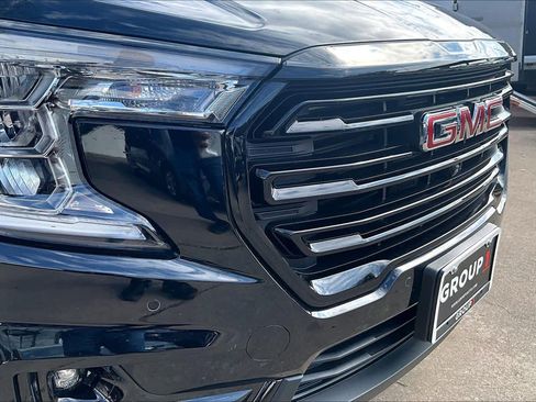 Used 2024 GMC Terrain SLT w/ Tech Package image 28