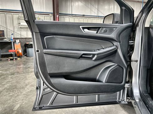 Used 2024 Ford Edge Titanium image 17