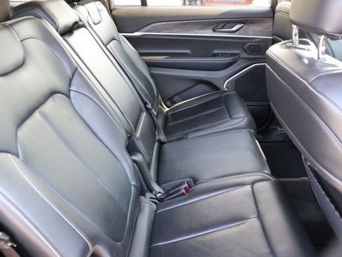 Used 2022 Jeep Grand Cherokee L Limited image 14