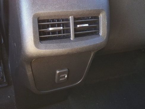 Certified 2021 Chevrolet Equinox LT image 11