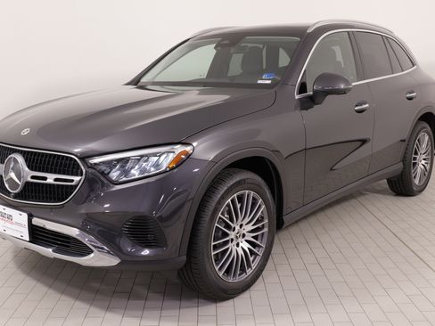 Used 2024 Mercedes-Benz GLC 300 4MATIC image 3