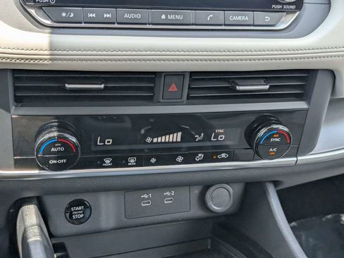 Used 2025 Nissan Rogue SV AWD/4WD image 20