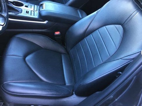 Used 2022 Toyota Highlander XLE AWD/4WD image 16