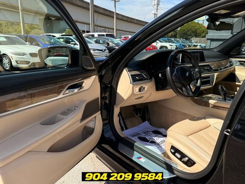 Used 2020 BMW 740i w/ Luxury Rear Seating Package RWD image 18