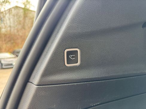 Used 2025 Chrysler Pacifica Select image 21