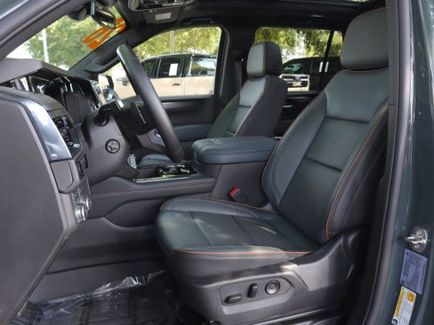 Used 2026 GMC Yukon AT4 AWD/4WD image 9