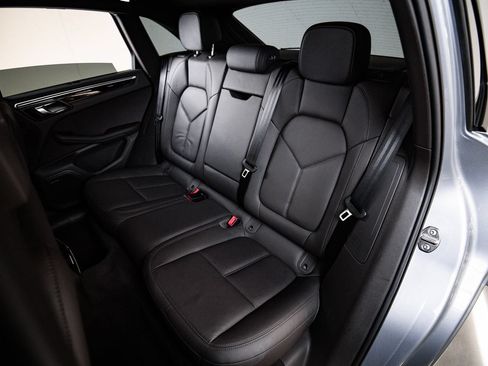 Certified 2024 Porsche Macan AWD/4WD image 24