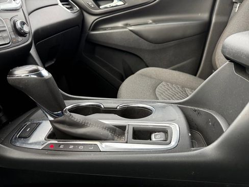 Used 2021 Chevrolet Equinox LT image 19