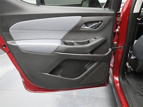 Used 2021 Chevrolet Traverse LT w/ LT Premium Package image 24