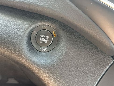Used 2019 Jeep Cherokee Latitude Plus AWD/4WD image 27