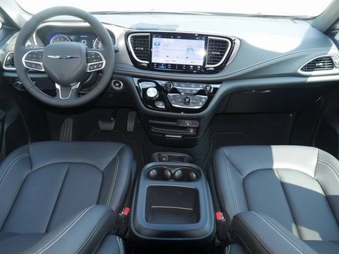 New 2026 Chrysler Pacifica Select FWD image 7