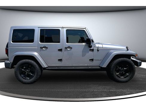Used 2015 Jeep Wrangler Unlimited Sahara AWD/4WD image 15