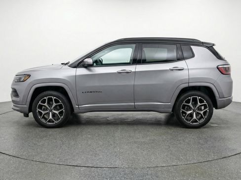 Used 2025 Jeep Compass Limited image 5