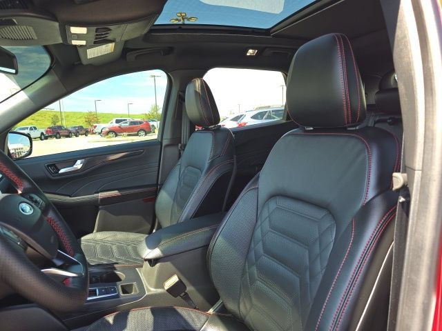 Used 2024 Ford Escape ST-Line Elite w/ Premium Technology Package AWD/4WD image 13