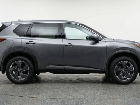 Used 2025 Nissan Rogue SV image 11