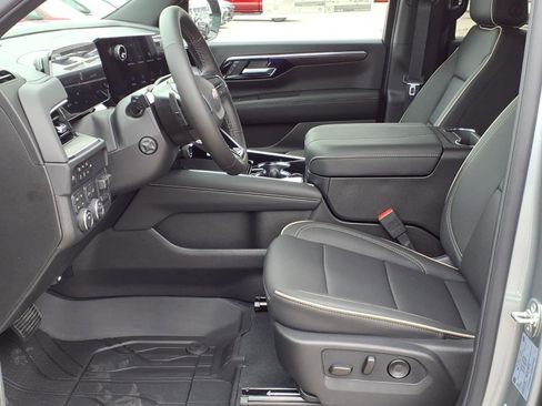 New 2026 Chevrolet Suburban Premier w/ Sun And Tow Package AWD/4WD image 22