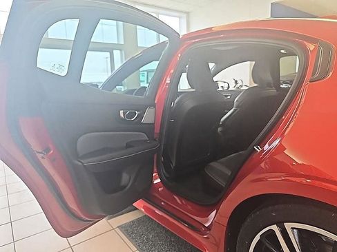Used 2019 Volvo S60 T6 R-Design image 25